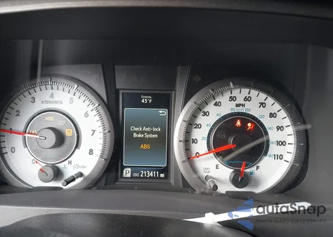 2015 Toyota Sienna Se Premium 8 Passenger z USA, uszkodzony, nr VIN 5TDXK3DC1FS651996